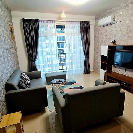 J&J Vacation Home@Novo8 Residence Kampong Tambak Екстер'єр фото