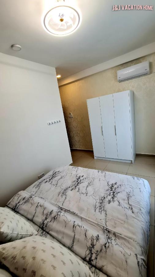J&J Vacation Home@Novo8 Residence Kampong Tambak Екстер'єр фото