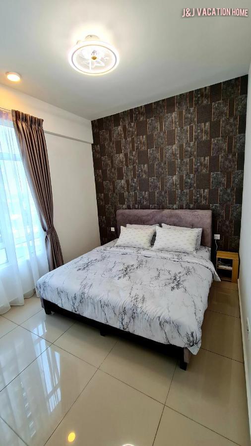 J&J Vacation Home@Novo8 Residence Kampong Tambak Екстер'єр фото