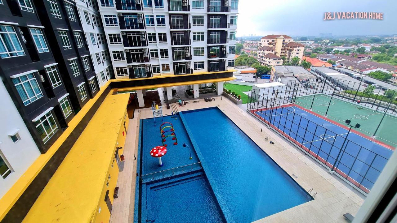 J&J Vacation Home@Novo8 Residence Kampong Tambak Екстер'єр фото