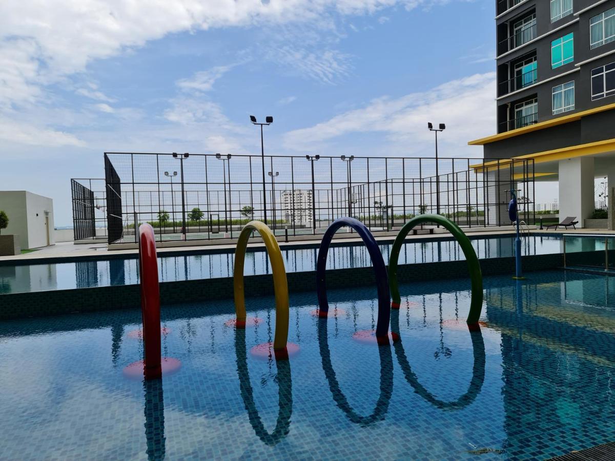 J&J Vacation Home@Novo8 Residence Kampong Tambak Екстер'єр фото