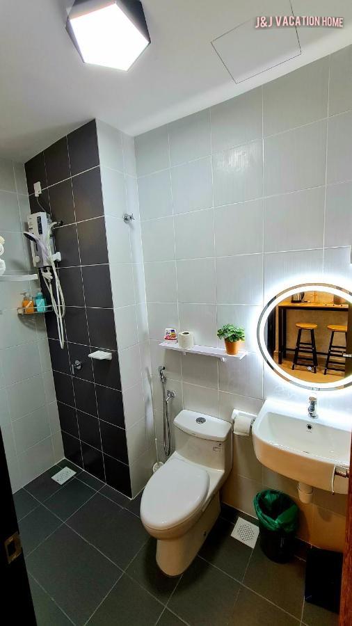 J&J Vacation Home@Novo8 Residence Kampong Tambak Екстер'єр фото