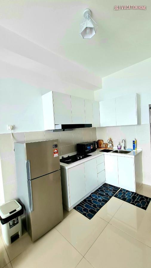J&J Vacation Home@Novo8 Residence Kampong Tambak Екстер'єр фото