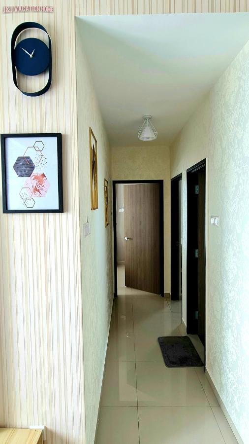 J&J Vacation Home@Novo8 Residence Kampong Tambak Екстер'єр фото