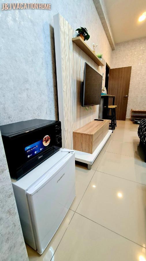 J&J Vacation Home@Novo8 Residence Kampong Tambak Екстер'єр фото