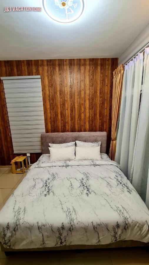 J&J Vacation Home@Novo8 Residence Kampong Tambak Екстер'єр фото