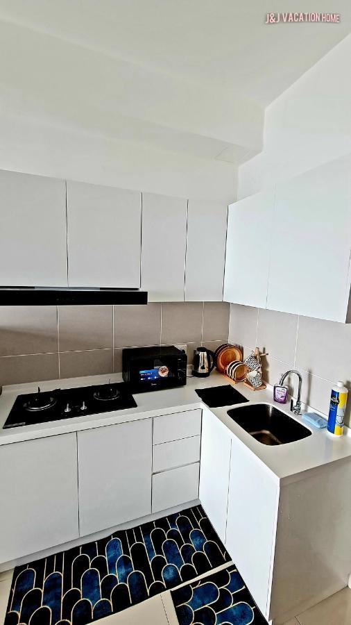 J&J Vacation Home@Novo8 Residence Kampong Tambak Екстер'єр фото