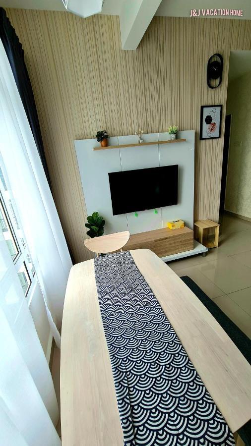 J&J Vacation Home@Novo8 Residence Kampong Tambak Екстер'єр фото