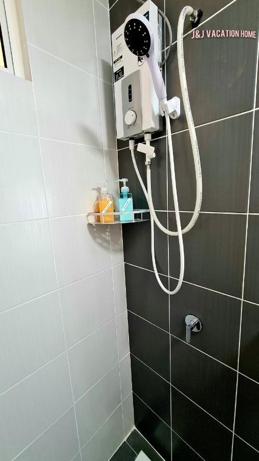 J&J Vacation Home@Novo8 Residence Kampong Tambak Екстер'єр фото