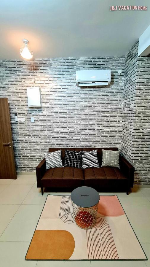 J&J Vacation Home@Novo8 Residence Kampong Tambak Екстер'єр фото