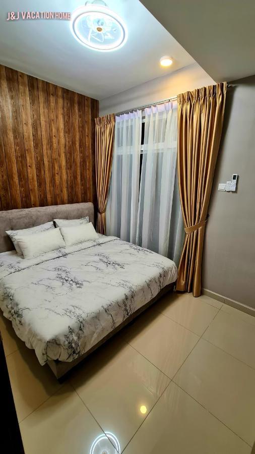 J&J Vacation Home@Novo8 Residence Kampong Tambak Екстер'єр фото