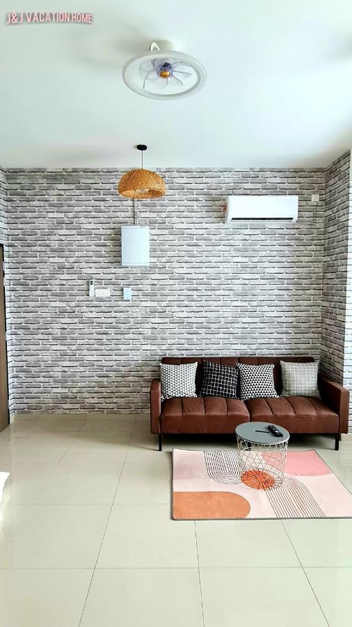 J&J Vacation Home@Novo8 Residence Kampong Tambak Екстер'єр фото