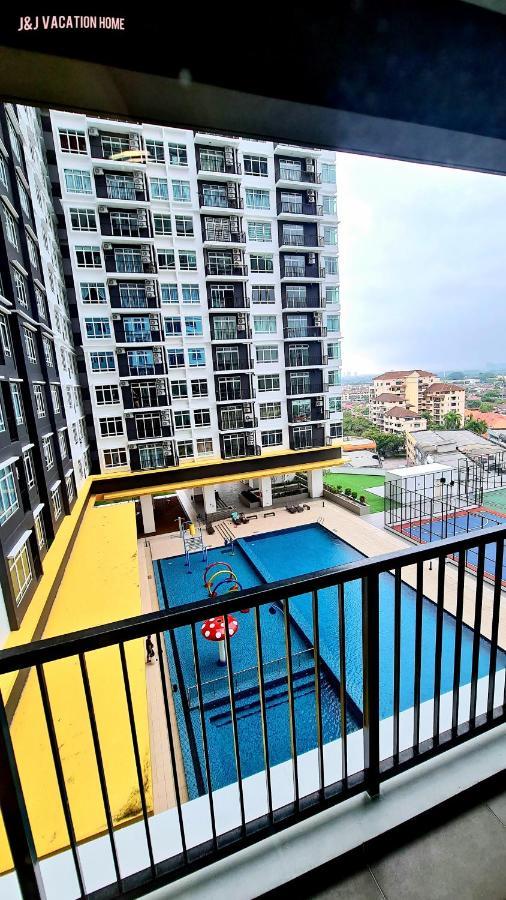 J&J Vacation Home@Novo8 Residence Kampong Tambak Екстер'єр фото