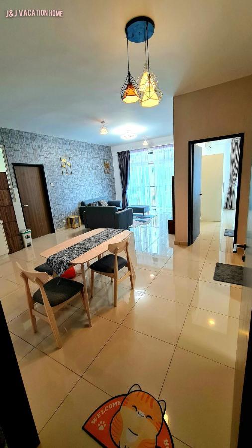 J&J Vacation Home@Novo8 Residence Kampong Tambak Екстер'єр фото