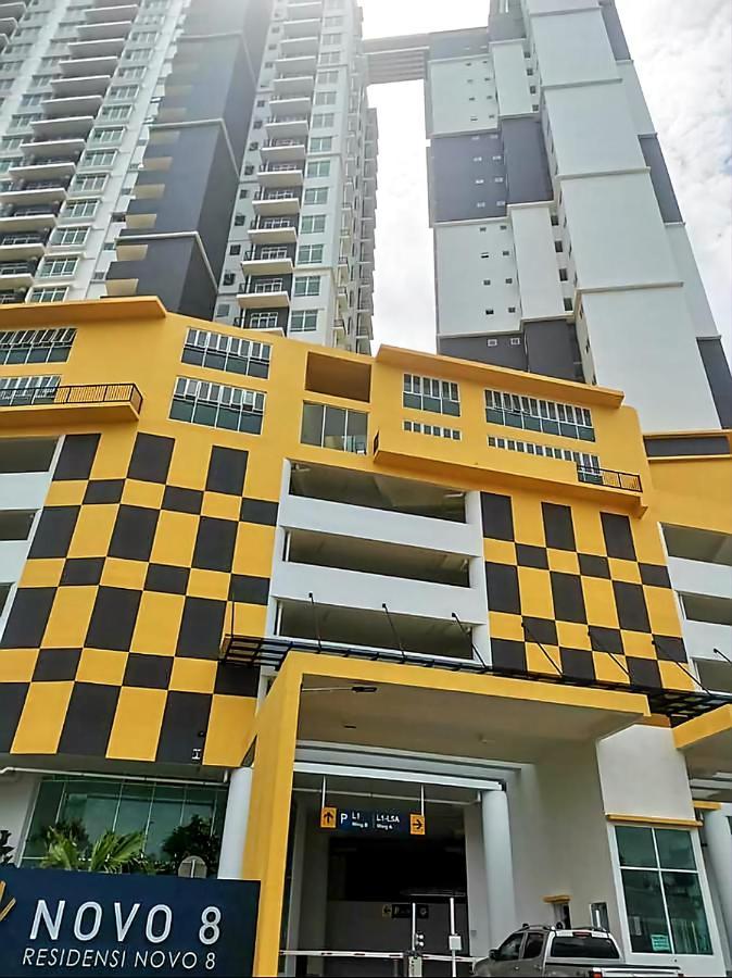 J&J Vacation Home@Novo8 Residence Kampong Tambak Екстер'єр фото