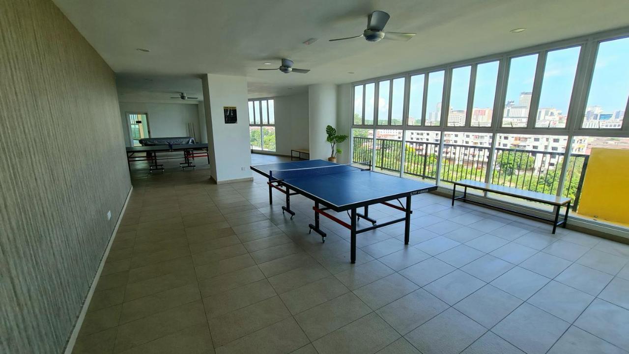 J&J Vacation Home@Novo8 Residence Kampong Tambak Екстер'єр фото