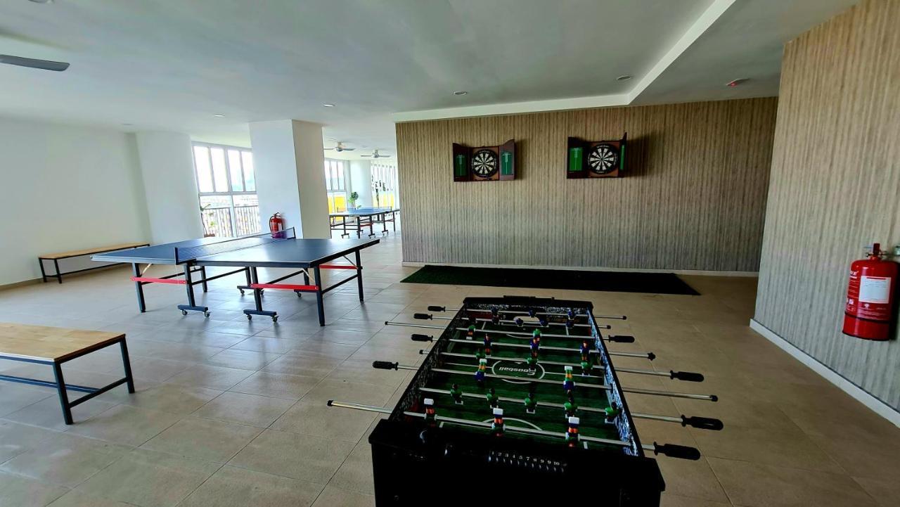 J&J Vacation Home@Novo8 Residence Kampong Tambak Екстер'єр фото
