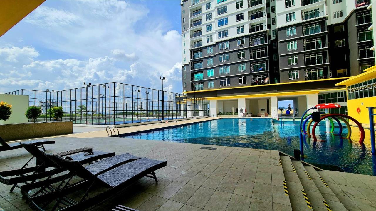 J&J Vacation Home@Novo8 Residence Kampong Tambak Екстер'єр фото